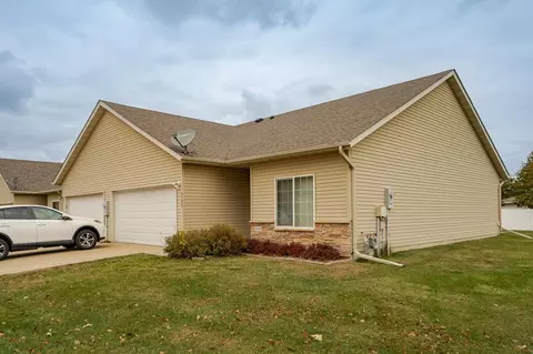 5145 Weatherstone Dr NW, Rochester, MN 55901