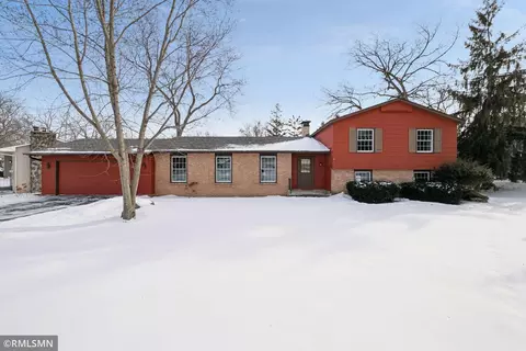 1304 Wilderness Run Dr, Eagan, MN 55123