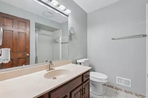 Bath - 1276 Dunberry Ln, Eagan, MN 55123 photo 2 of 4