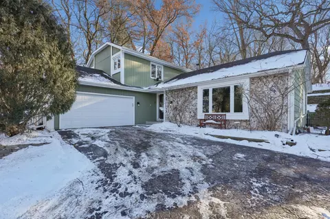 1276 Dunberry Ln, Eagan, MN 55123