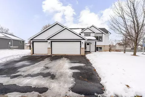 1015 Meadows Dr, Sauk Rapids, MN 56379