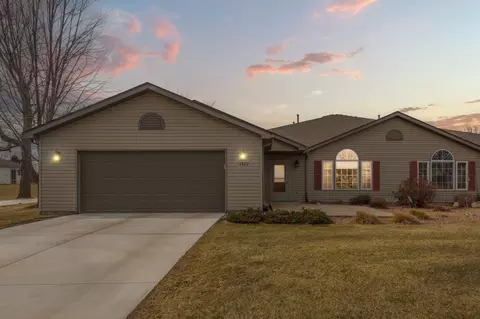 1302 25th Ave NW, Faribault, MN 55021