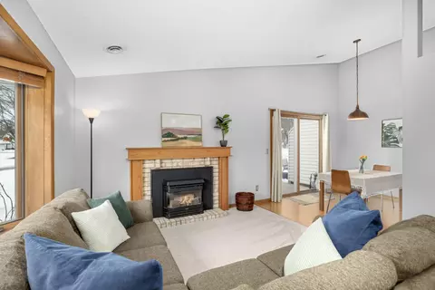 3628 Gershwin Ln N, Oakdale, MN 55128