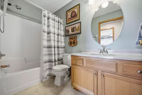 Bath - 1579 County Road D E #E, Maplewood, MN 55109 photo 2 of 2