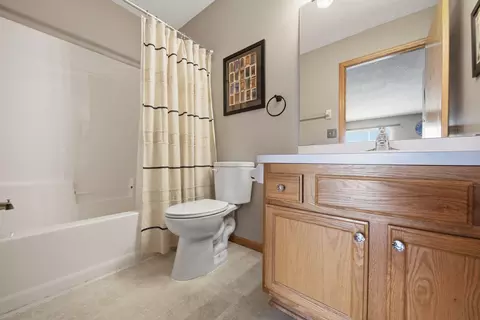 Bath - 1579 County Road D E #E, Maplewood, MN 55109 photo 1 of 2