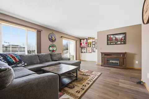 Living - 1579 County Road D E #E, Maplewood, MN 55109 photo 2 of 6