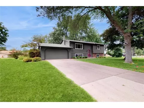 7865 Penn Ave N, Brooklyn Park, MN 55444