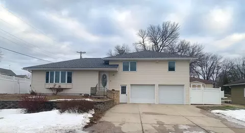 103 Calm Ct, Mapleton, MN 56065