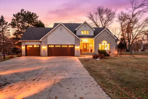 2465 E Rum River Dr S, Cambridge, MN 55008