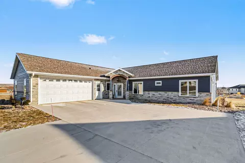 1518 Manfred Dr, Luverne, MN 56156