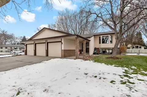 1729 Presidential Ln, Shakopee, MN 55379