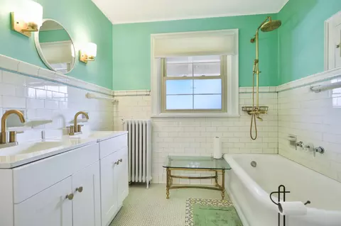 Bath - 929 Elm Ave E, Waseca, MN 56093 photo 1 of 1