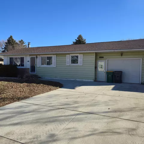 409 S 1st St, Marshall, MN 56258