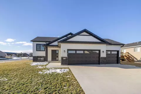 729 Tall Grass Ln, Wanamingo, MN 55983