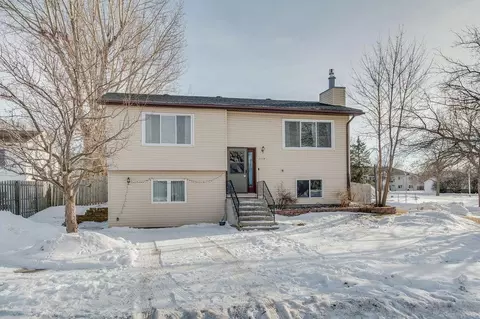 2174 Meadow Ridge Ct, West Fargo, ND 58078