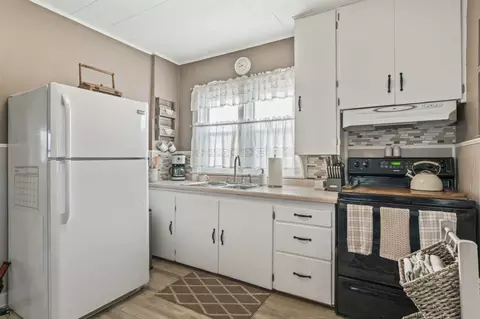 Kitchen - 130 2nd St SE, Plainview, MN 55964 photo 1 of 2
