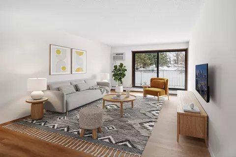 1903 Silver Bell Rd #121, Eagan, MN 55122