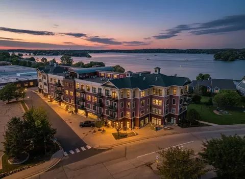 4100 Spring St #211, Spring Park, MN 55384