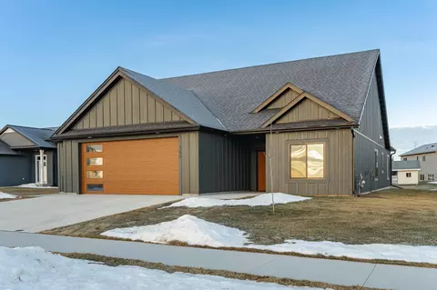 353 Spring Day Ct NE, Eyota, MN 55934