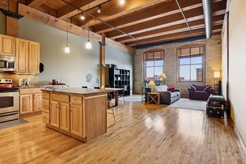 289 5th St E #403, Saint Paul, MN 55101