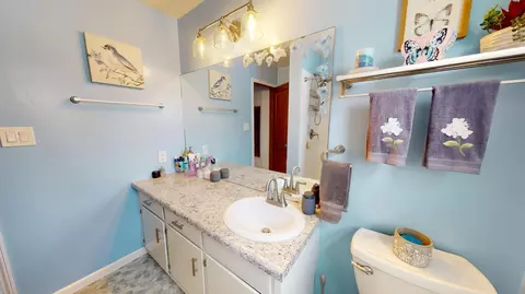 Bath - 404 12th St SE, Austin, MN 55912 photo 1 of 2