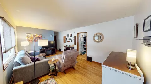 Living - 404 12th St SE, Austin, MN 55912 photo 1 of 2