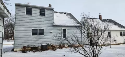Exterior - 404 12th St SE, Austin, MN 55912 photo 4 of 6