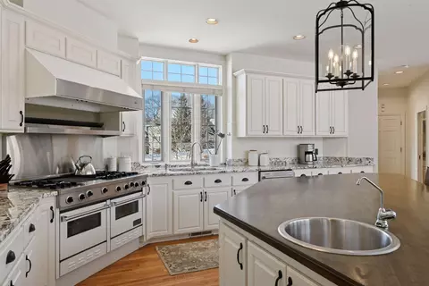 Kitchen - 45 Gideons Point Rd, Tonka Bay, MN 55331 photo 5 of 7