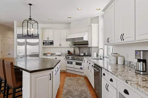 Kitchen - 45 Gideons Point Rd, Tonka Bay, MN 55331 photo 3 of 7