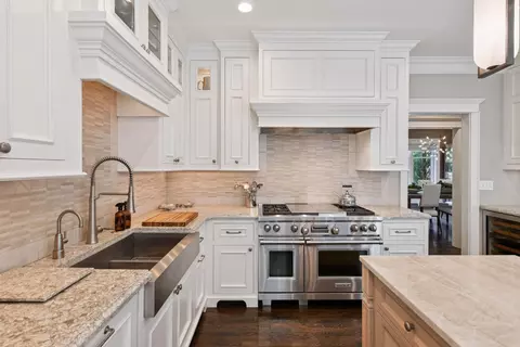 Kitchen - 20715 Linwood Rd, Deephaven, MN 55331 photo 4 of 7