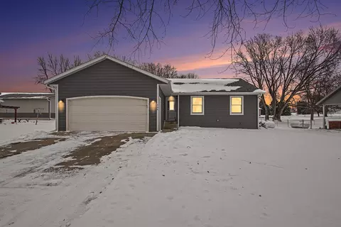 406 S 3rd St, Beaver Creek, MN 56116