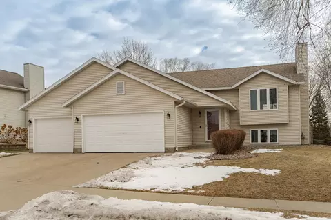 5718 Shetland Dr NW, Rochester, MN 55901