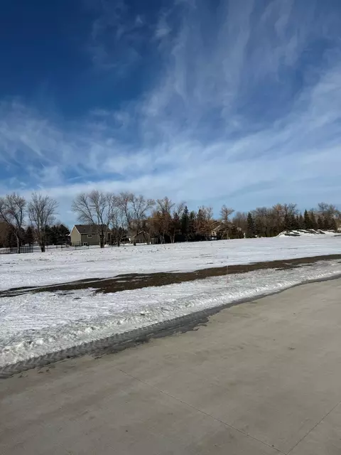 5579 31st St S, Fargo, ND 58104