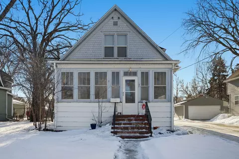 1422 8th Ave S, Fargo, ND 58103