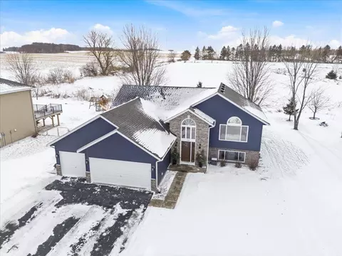 230 Pintail Dr, Hammond, WI 54015