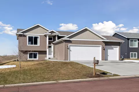206 Whitetail Ln, Kenyon, MN 55946