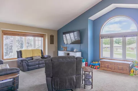211 Clover Ct, Jordan, MN 55352 photo 2