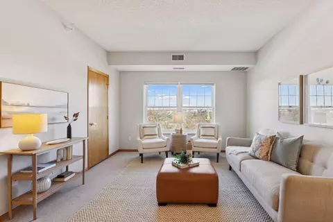 4824 E 53rd St #501, Minneapolis, MN 55417