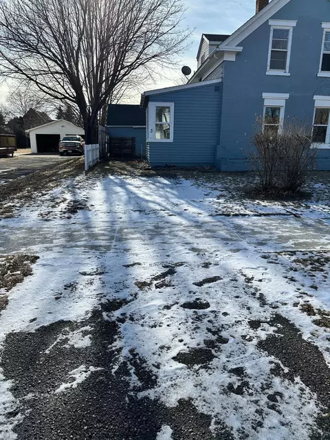 Exterior - 527 6th Ave NW, Faribault, MN 55021 photo 3 of 5