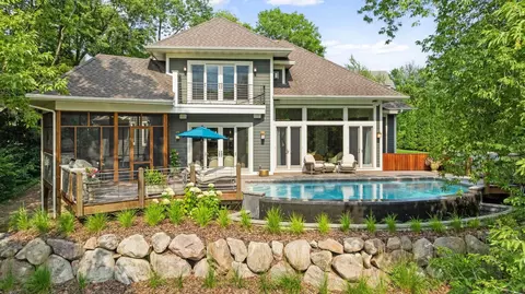 15 Queensland Ln N, Plymouth, MN 55447