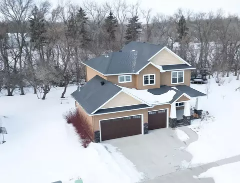 3702 Houkom Dr E, West Fargo, ND 58078