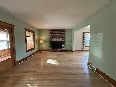 Living - 135 E Snelling Ave, Appleton, MN 56208 photo 11 of 13