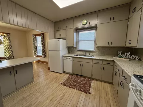 Kitchen - 135 E Snelling Ave, Appleton, MN 56208 photo 3 of 5