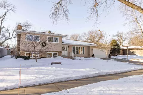 2525 9th St S, Fargo, ND 58103 photo 2