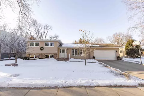 2525 9th St S, Fargo, ND 58103 photo 3
