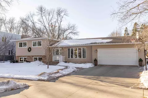 2525 9th St S, Fargo, ND 58103 photo 4