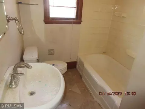 Entry Way - 618 7th St SW, Willmar, MN 56201 photo 2 of 2