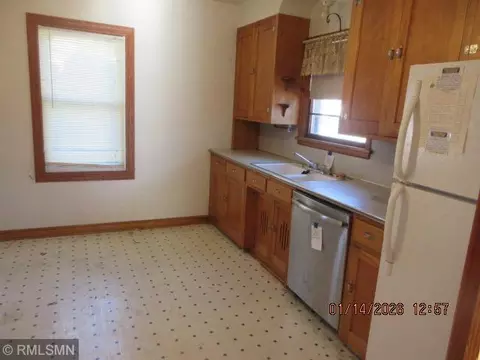 Entry Way - 618 7th St SW, Willmar, MN 56201 photo 1 of 2