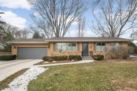 10042 Irwin Cir, Bloomington, MN 55437