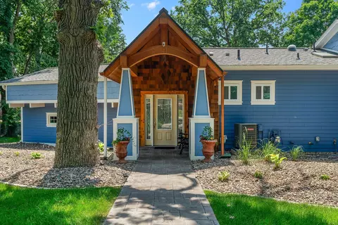 10727 Braewood Cir, Bloomington, MN 55437